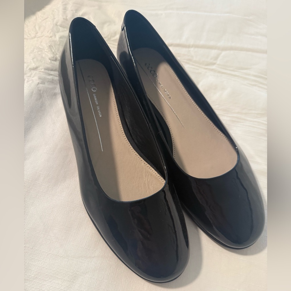 Ecco Women's Glossy Black Flats